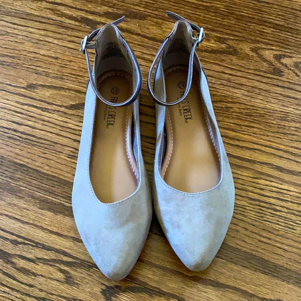 Brand new women’s beige flat shoes
